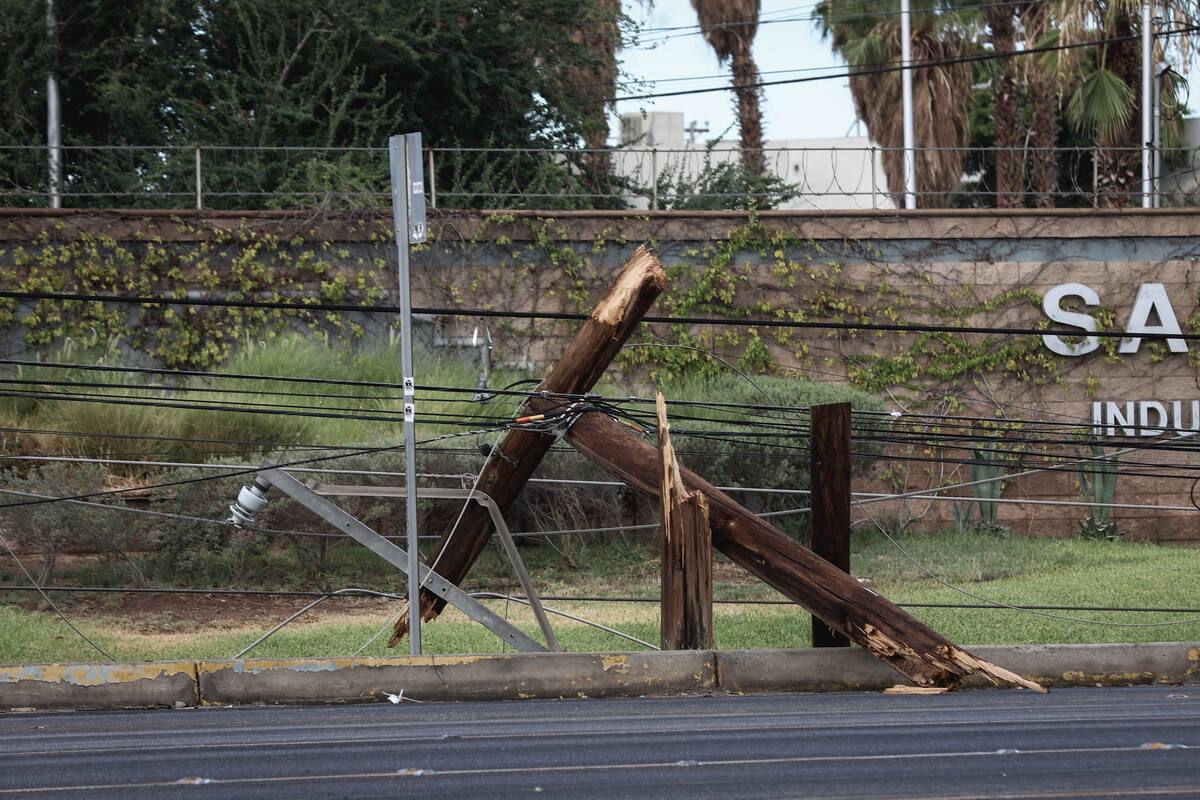 Apagones, inundaciones y caída de árboles, saldo de la tormenta eléctrica