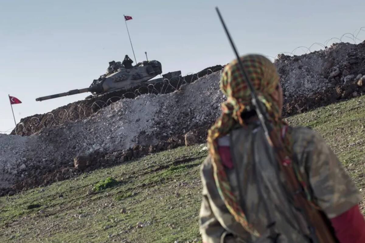 Los rebeldes sirios capturan la segunda ciudad importante tras la retirada militar