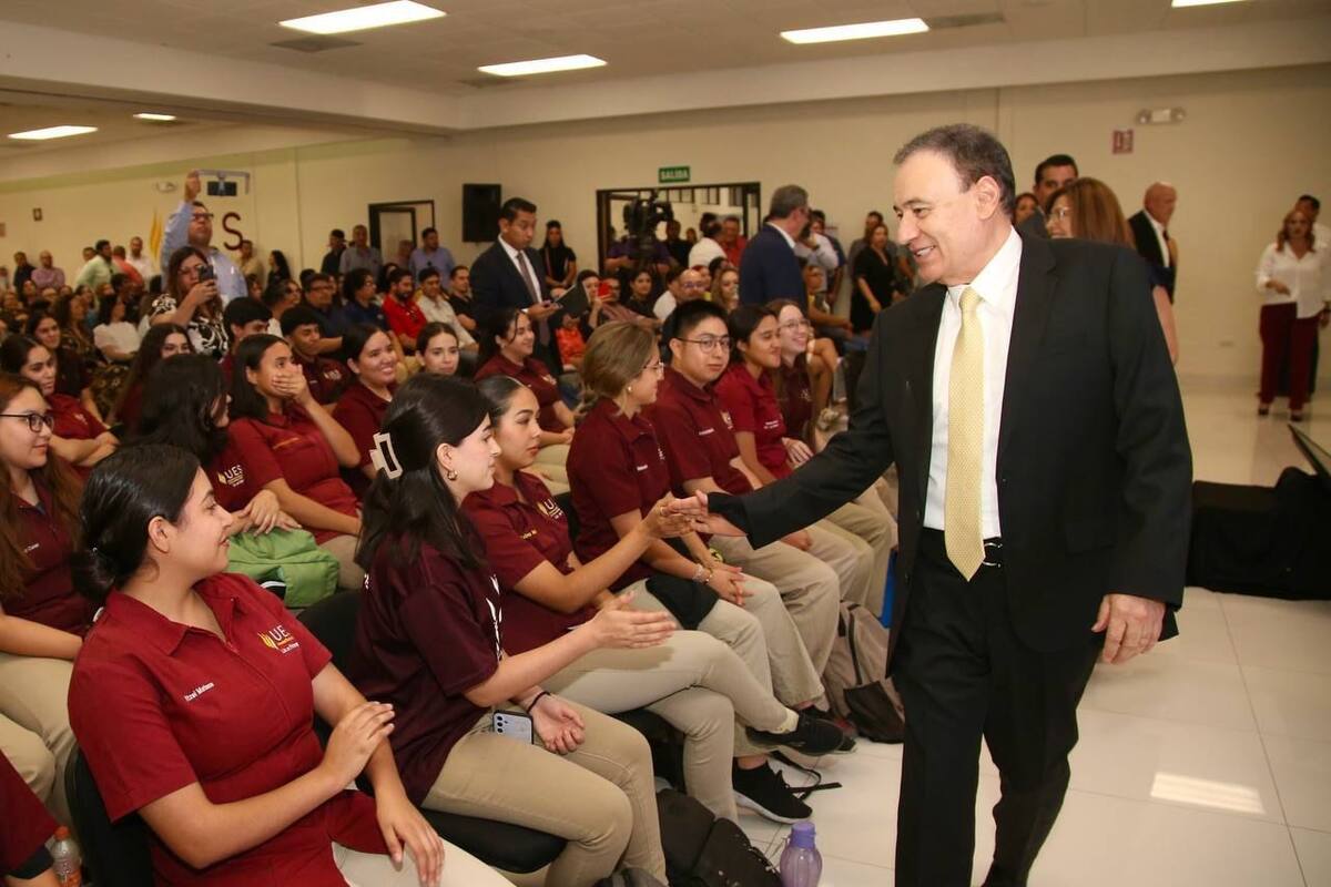 Destaca el Gobernador promoción del Plan Sonora para formación de alumnos de la UES