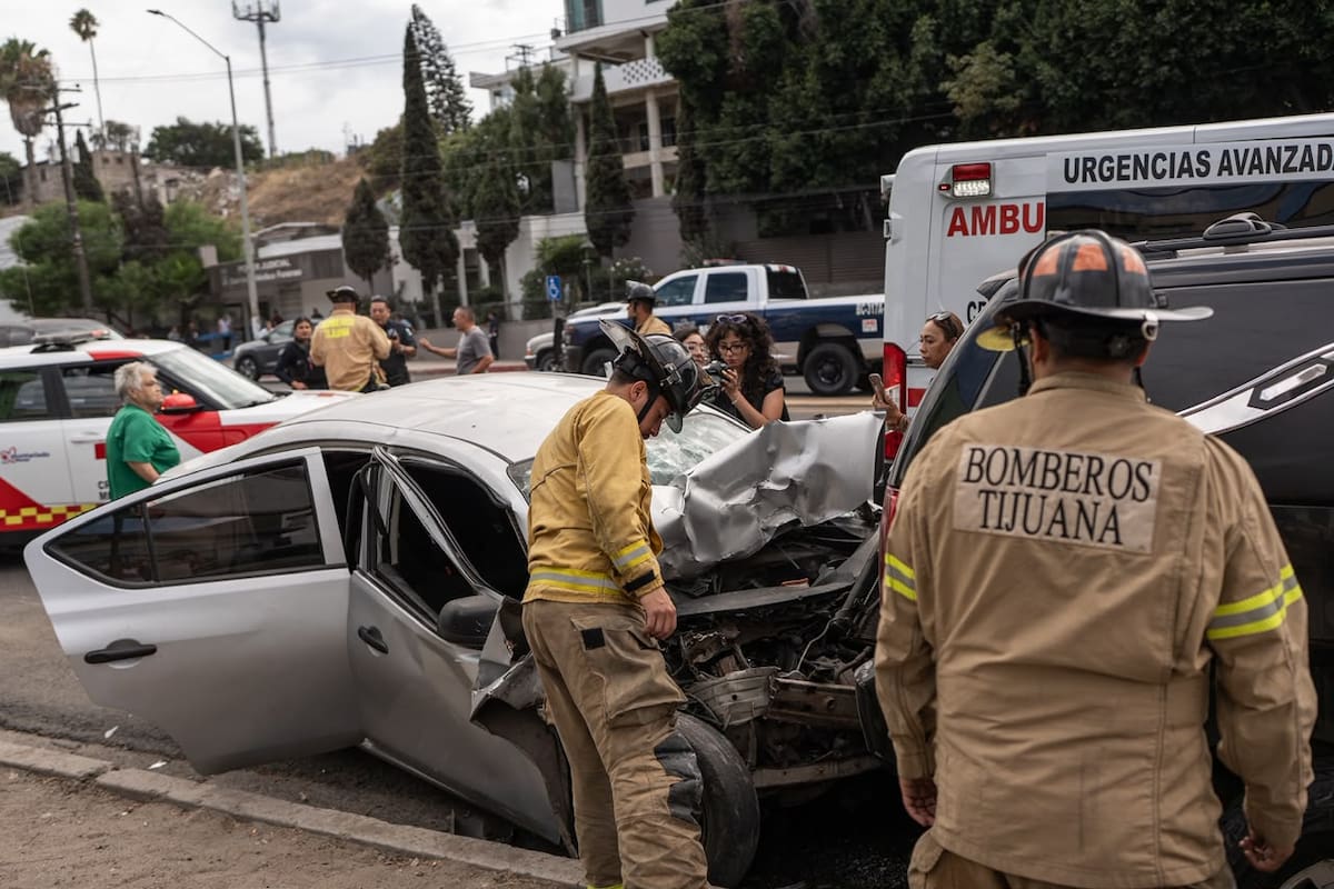 Dos mujeres resultan lesionadas tras choque contra una carroza en el bulevar Fundadores de Tijuana