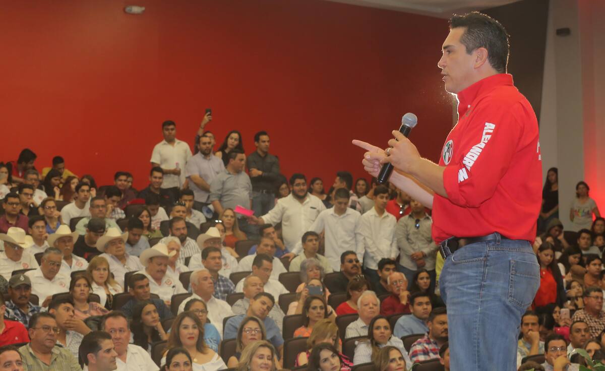 El dirigente nacional del PRI, Alito Moreno, durante una asamblea del partido en Sonora.
