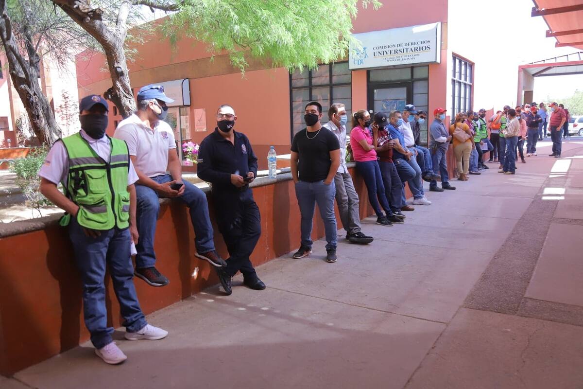 Steus hace fila para votar a favor o en contra de la huelga en la Unison