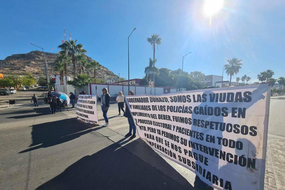 Viudas de policías realizan plantón en demanda de las indemnizaciones prometidas