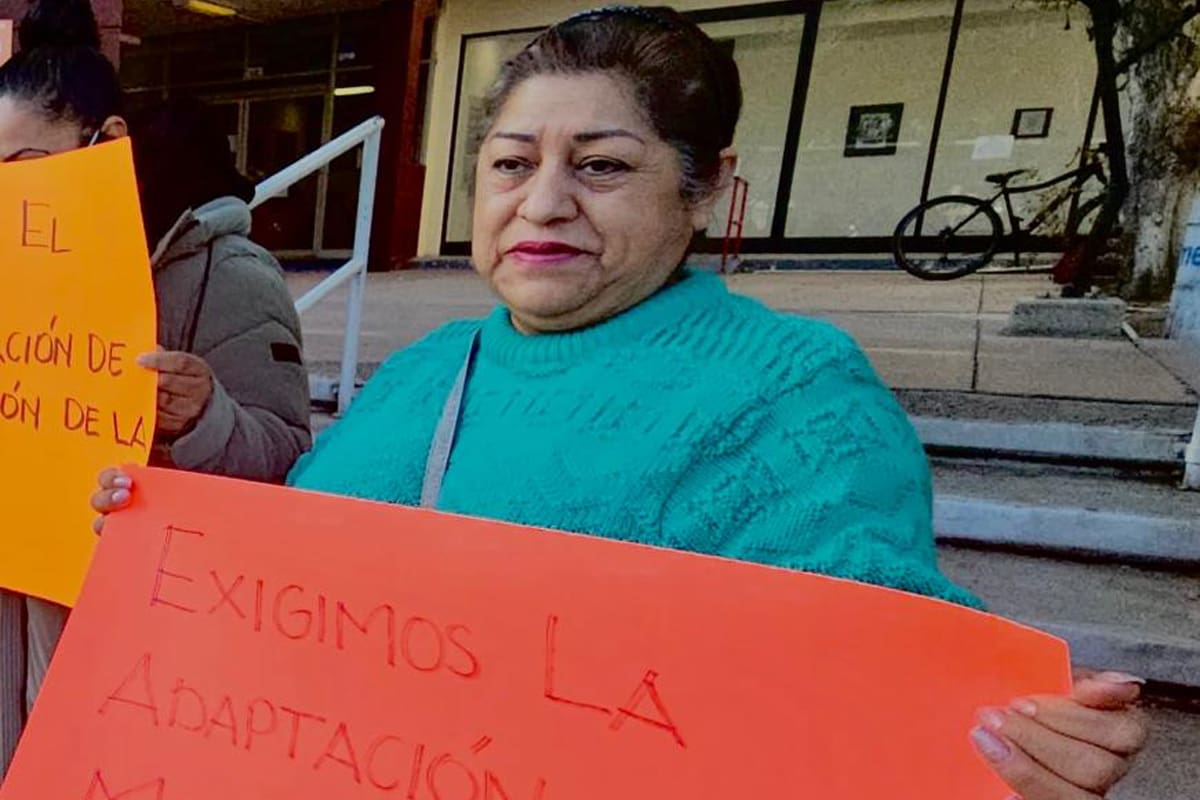 Madres del CAM de Playas de Tijuana se manifiestan