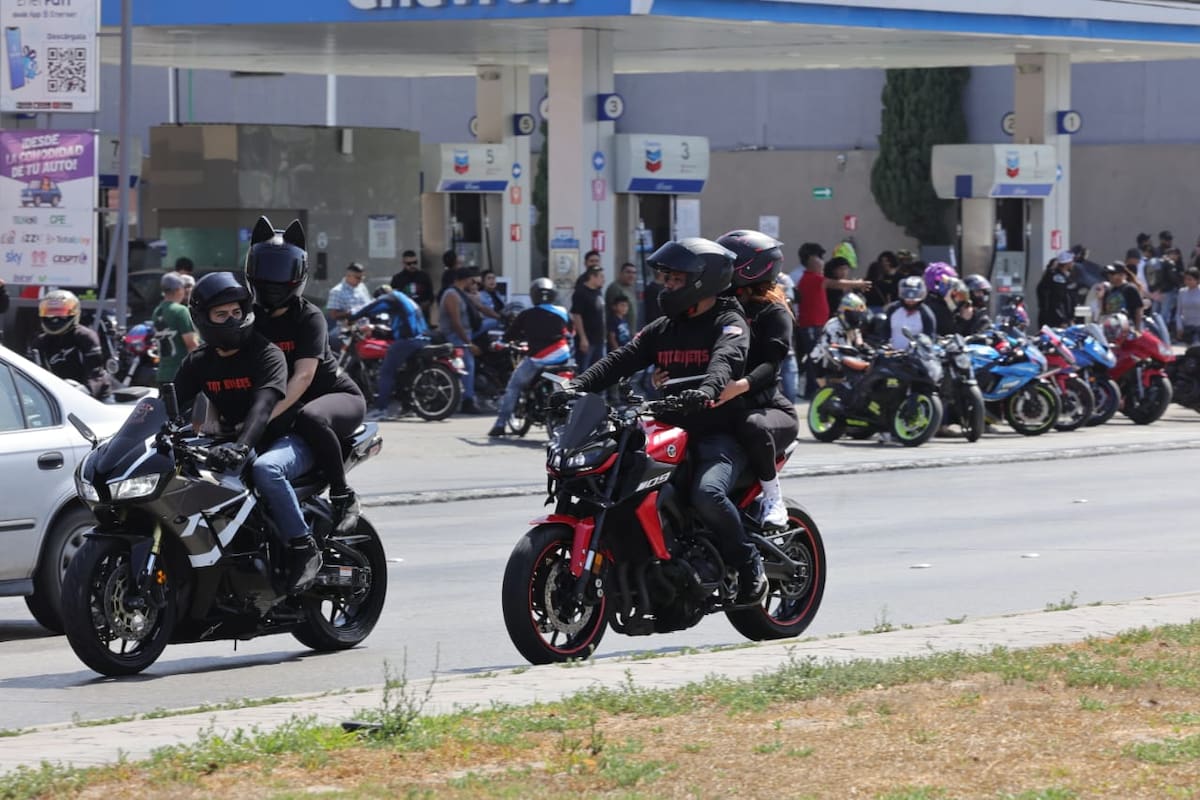 Los motociclistas, provenientes de distintas partes del estado y de California, se reunieron para realizar “stunts”. Foto: Sergio Ortiz