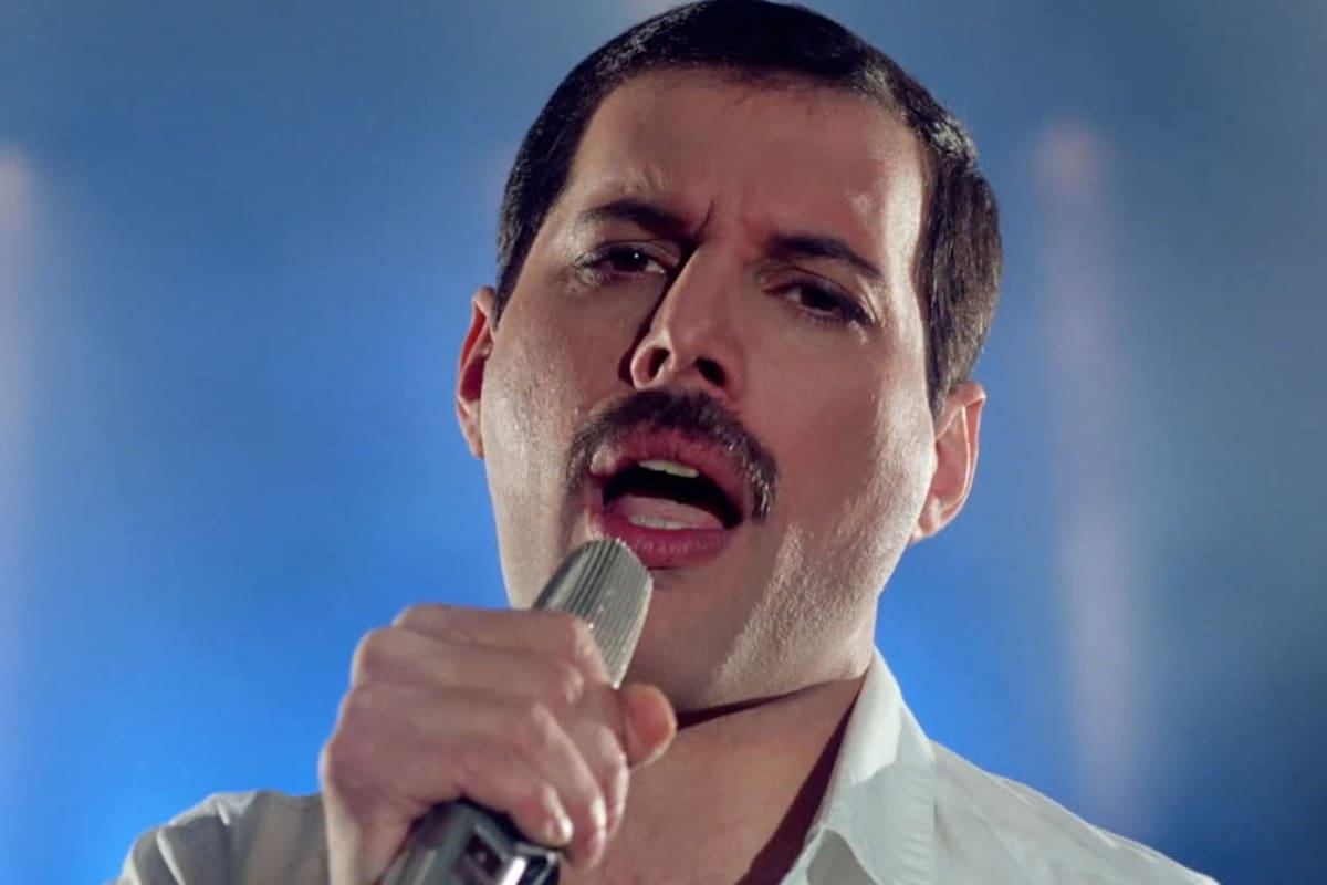 Freddie Mercury continúa sorprendiendo a familia y amigos con regalos