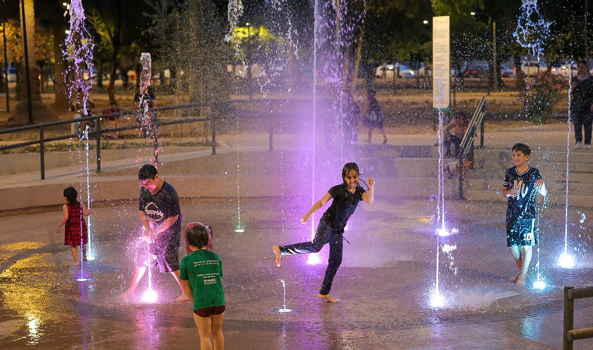 Un grupo de niños juega en una de las áreas del Parque Madero de
Hermosillo. FOTO: ELEAZAR ESCOBAR