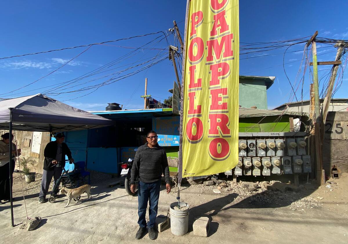 Mainer Santos, en compañía de sus suegros, vio la época de contingencia sanitaria como una oportunidad para emprender.