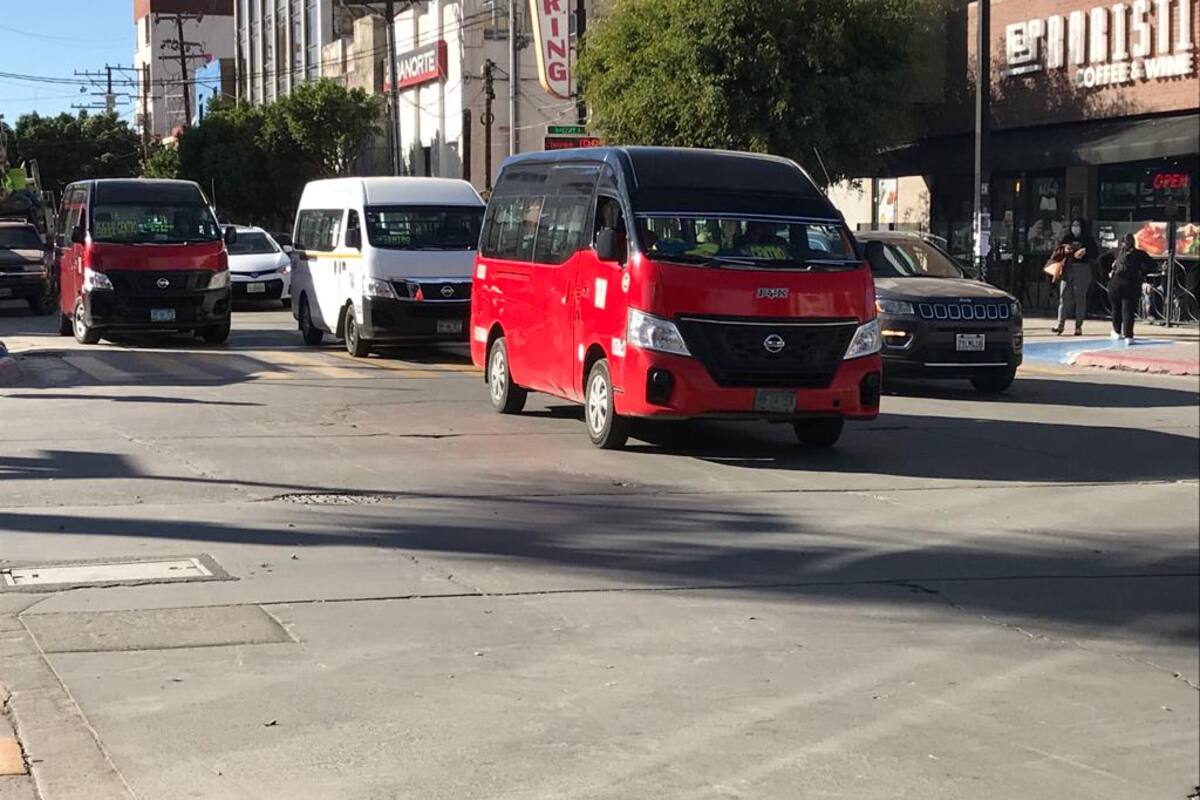 Continuarán taxis rojos en Agua Caliente
