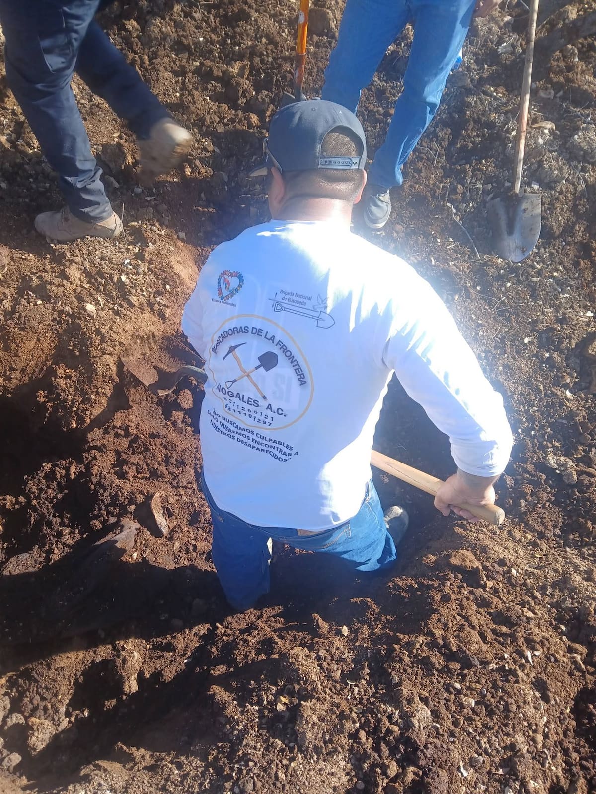 El colectivo Buscadoras de la Frontera informó el hallazgo de una fosa clandestina en un predio despoblado al poniente de Nogales