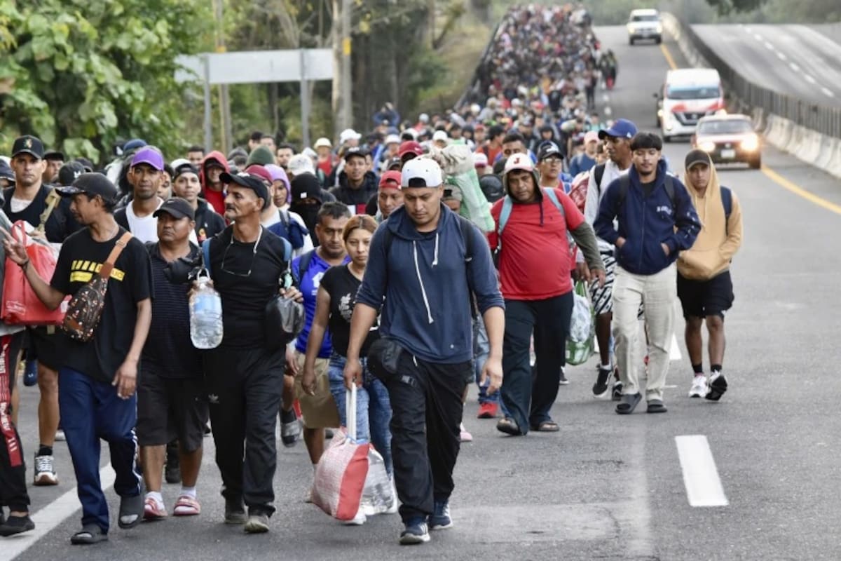 ARCHIVO. Migrantes caminan por Tapachula, Chiapas, México, intentando llegar a la frontera con Estados Unidos, el lunes 20 de enero de 2025, día de la toma de posesión del presidente estadounidense Donald Trump. | Crédito: AP/Edgar H. Clemente