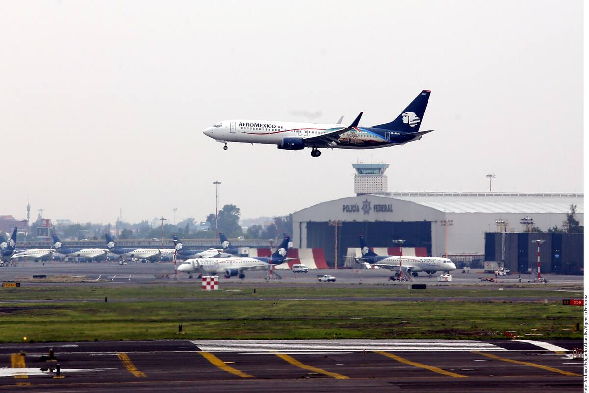 ¡A volar! AICM "regresa" de entre las niebla