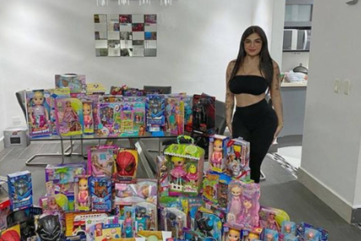 Karely Ruiz compra cientos de juguetes para regalárselos a niños