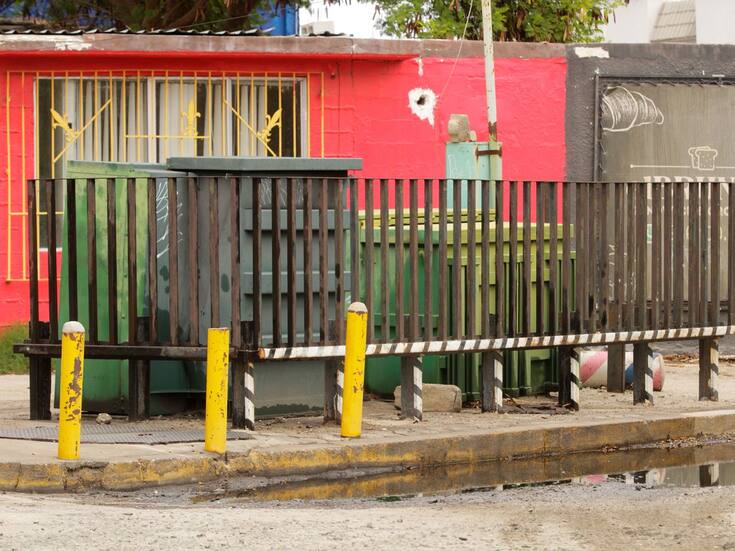 Explota transformador en Centro Cívico; comerciantes y vecinos quedan sin electricidad