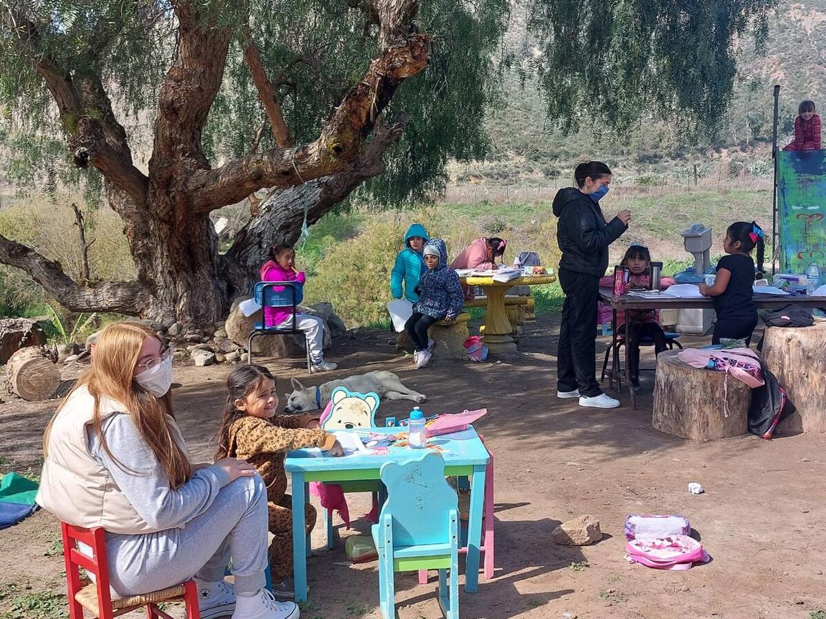 La situación para esos niños es todavía más grave, pues de no lograr construir al menos una pequeña aula el programa desaparecerá y los niños perderán el ciclo escolar.