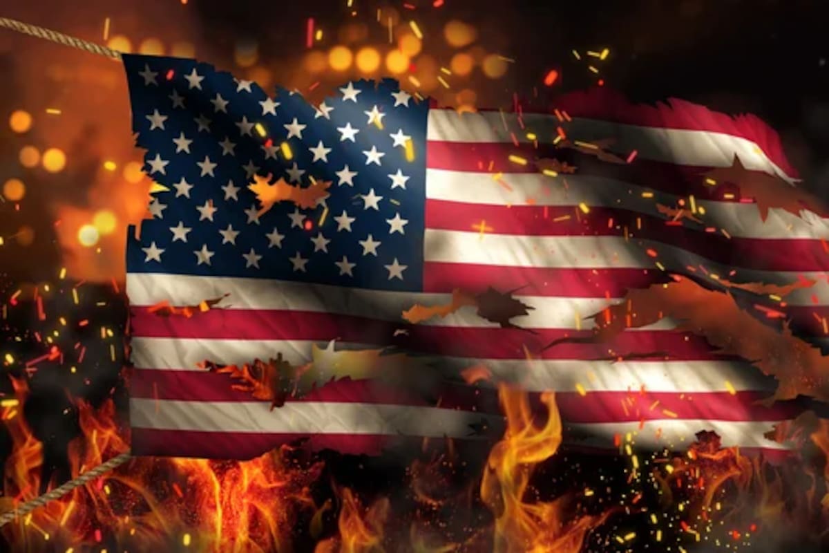 Hasta un año de cárcel para quien queme la bandera de Estados Unidos, según Trump