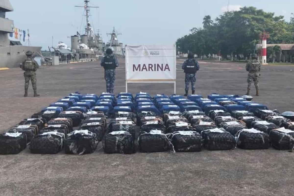 Secretaría de Marina decomisa 2.5 toneladas de cocaína en costas de Michoacán, equivalente a casi mil millones de pesos