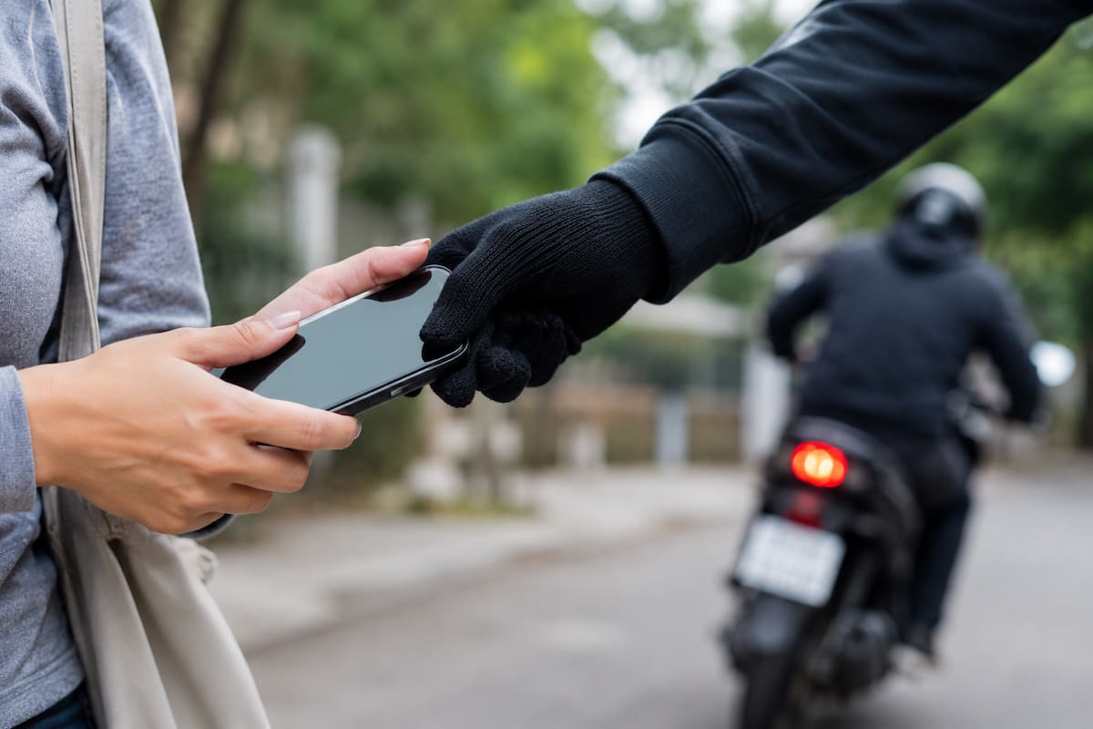 ¿Qué hacer si roban tu celular? Así puedes proteger tus cuentas bancarias y redes sociales