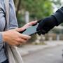 ¿Qué hacer si roban tu celular? Así puedes proteger tus cuentas bancarias y redes sociales