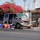 Vendedor de aguas pierde el control y choca contra camioneta estacionada