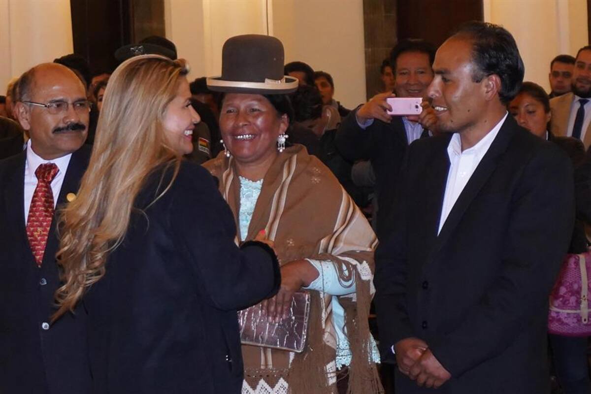 La república se cuela en actos oficiales del Estado Plurinacional de Bolivia