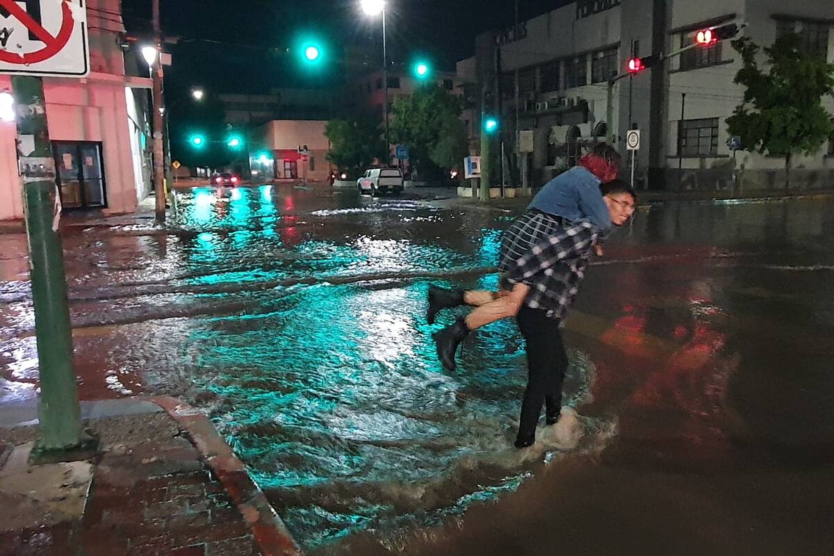 Se registra fuerte lluvia en Hermosillo este domingo