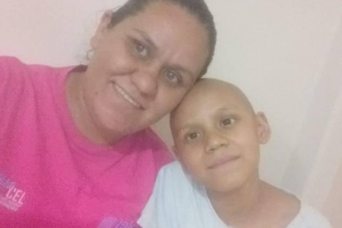 Roberto sufre leucemia, su madre pide apoyo a la sociedad con donaciones de sangre