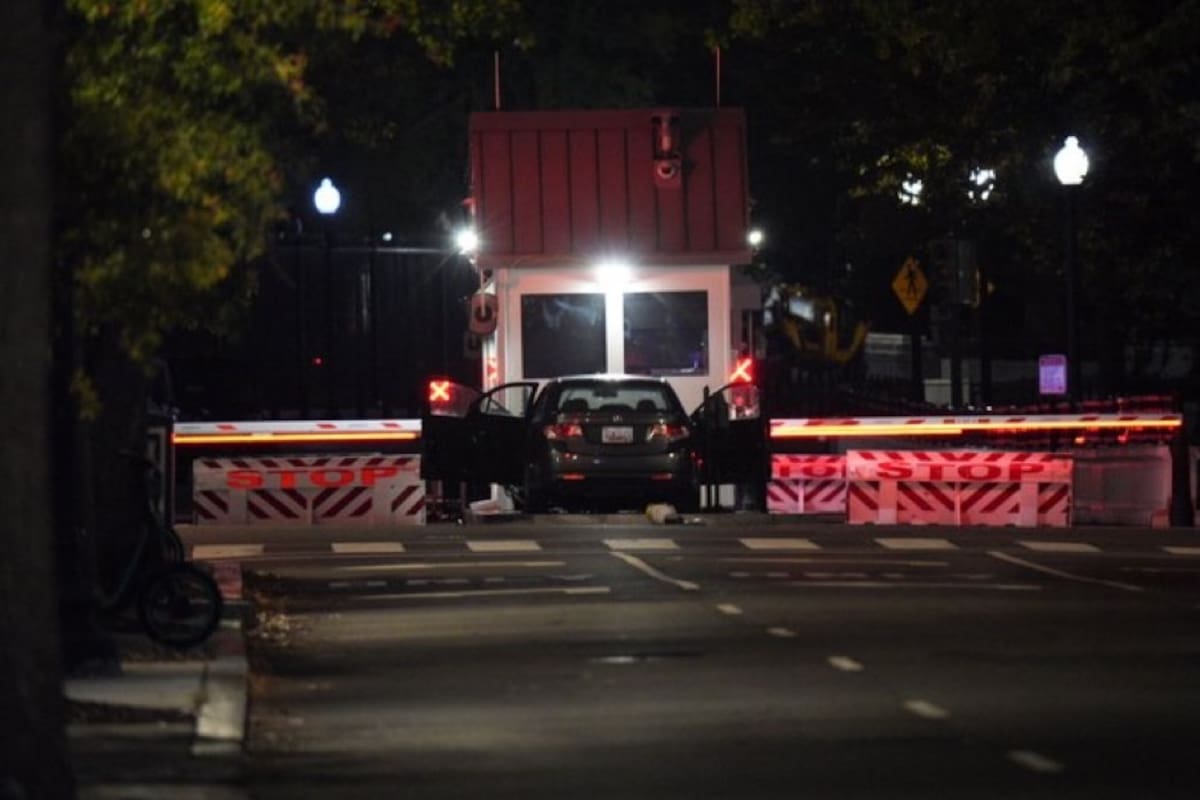 Hombre estrella vehículo contra barrera de seguridad de la Casa Blanca y es detenido por el Servicio Secreto