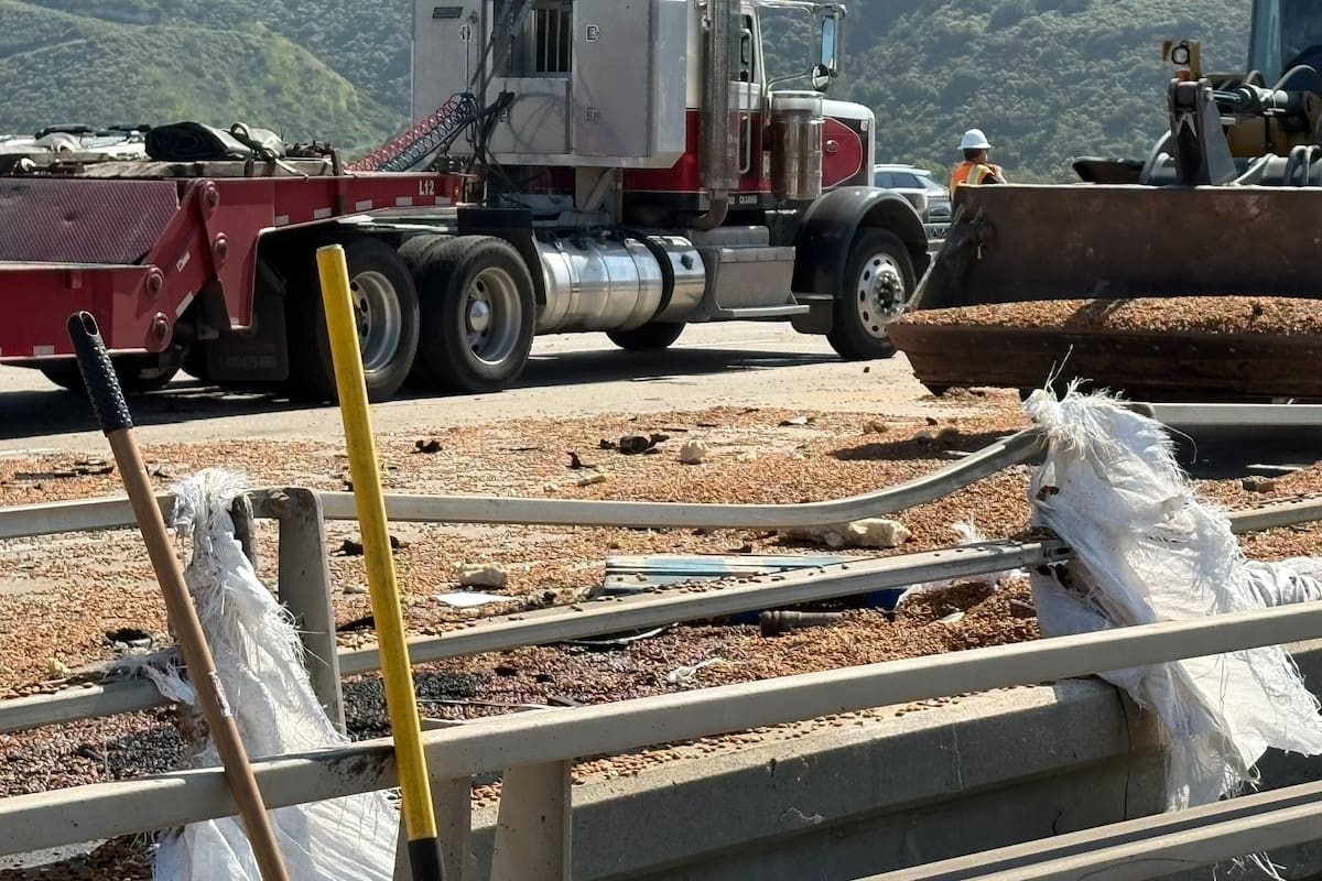 Muere trailero tras choque en carretera de San Diego