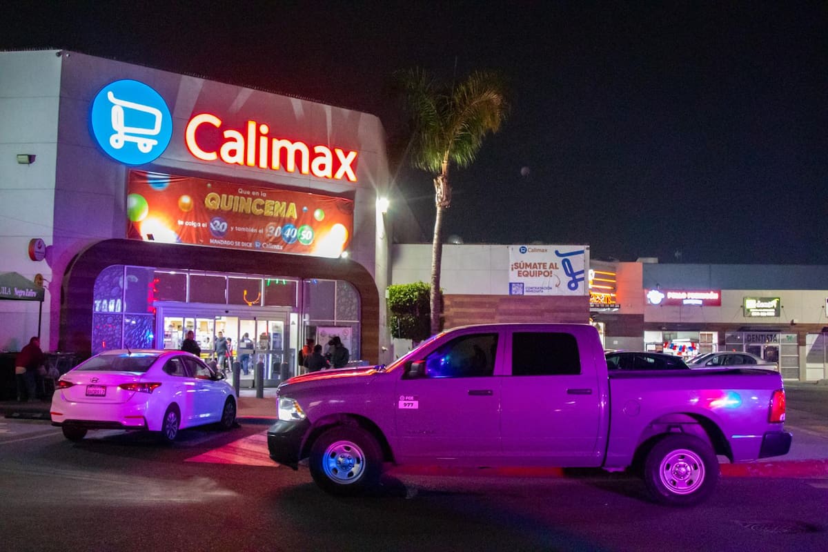 Un hombre armado irrumpió en la sucursal de Calimax en la zona de Gaz y Anexas, donde amenazó al personal y robó dinero de varias cajas registradoras. Foto: Border zoom