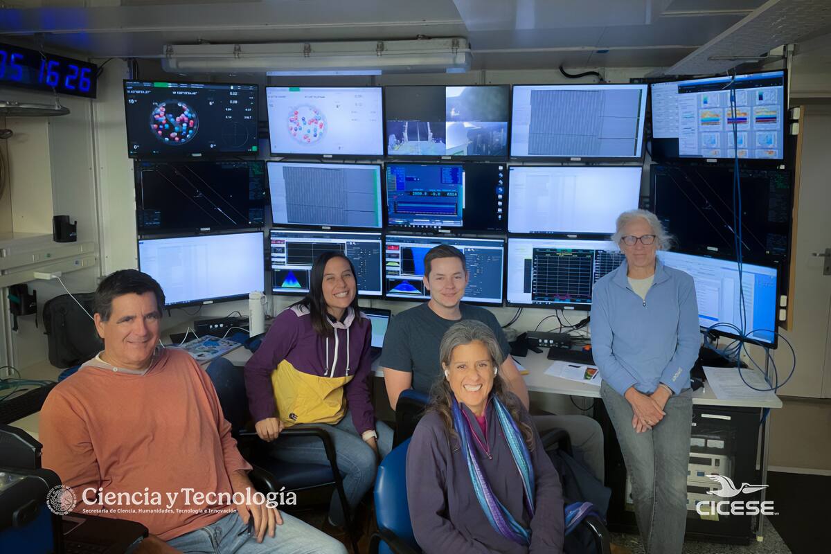 Comitiva científica binacional prueba nueva tecnología para medir flujo de calor marino
