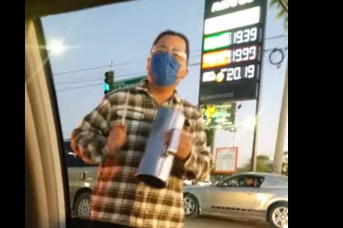 Ex vocalista de “Tropicalísimo Apache” canta en las calles de Hermosillo para sobrevivir