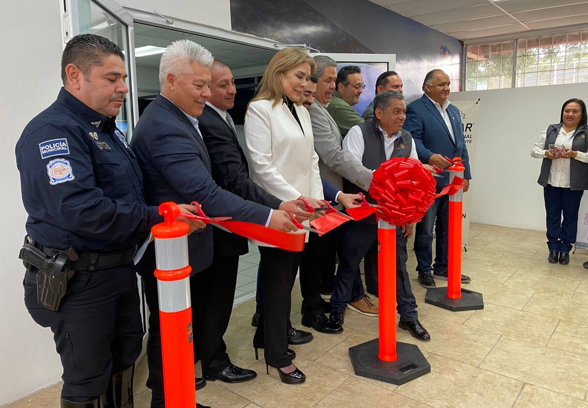 A la inauguración del nuevo simulador de operación de autotransporte acudieron diversas autoridades.