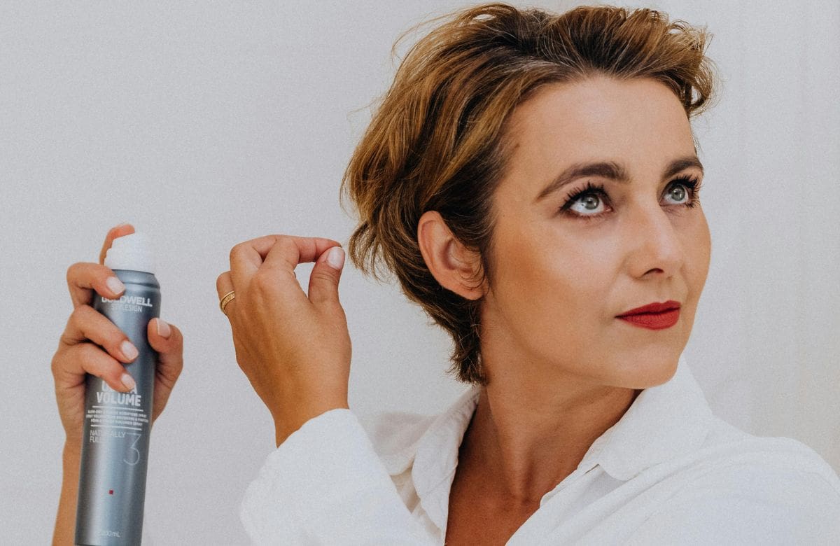 Cómo hacer un spray texturizante casero para volumen | Foto: Especial (canva)