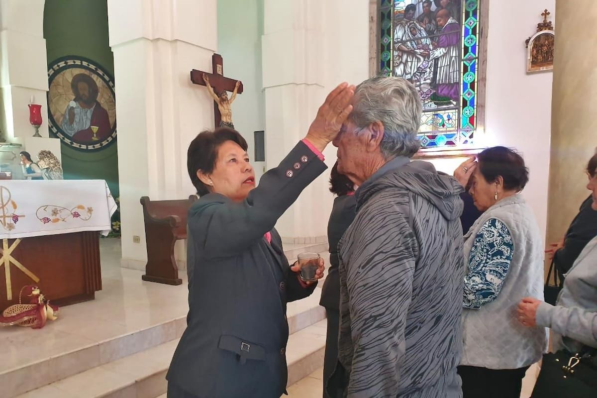 Acuden a imposición de cenizas en iglesias