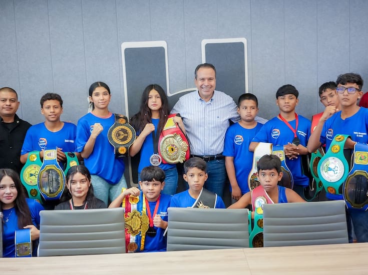 Entrega Astiazarán apoyos a jóvenes deportistas de diferentes ramas