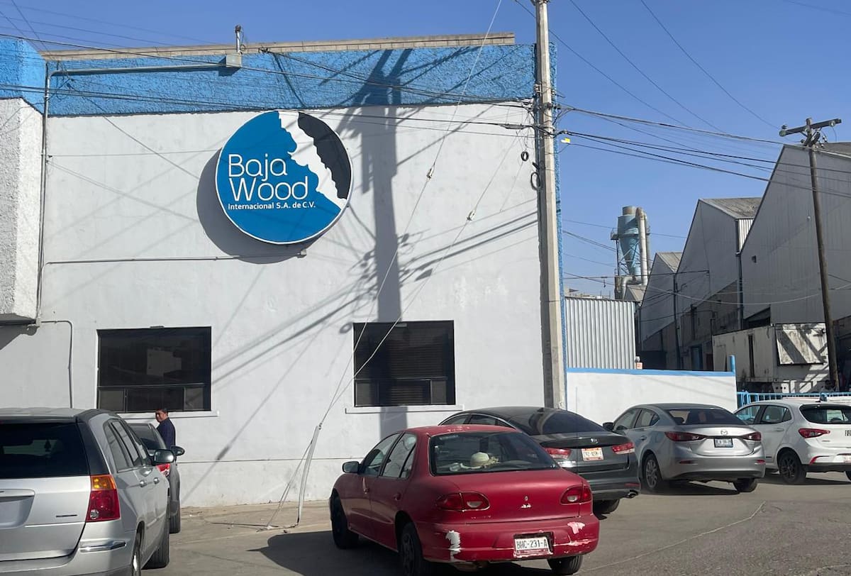 El cierre de la fábrica de muebles Baja Wood ocurrió la tarde del miércoles.