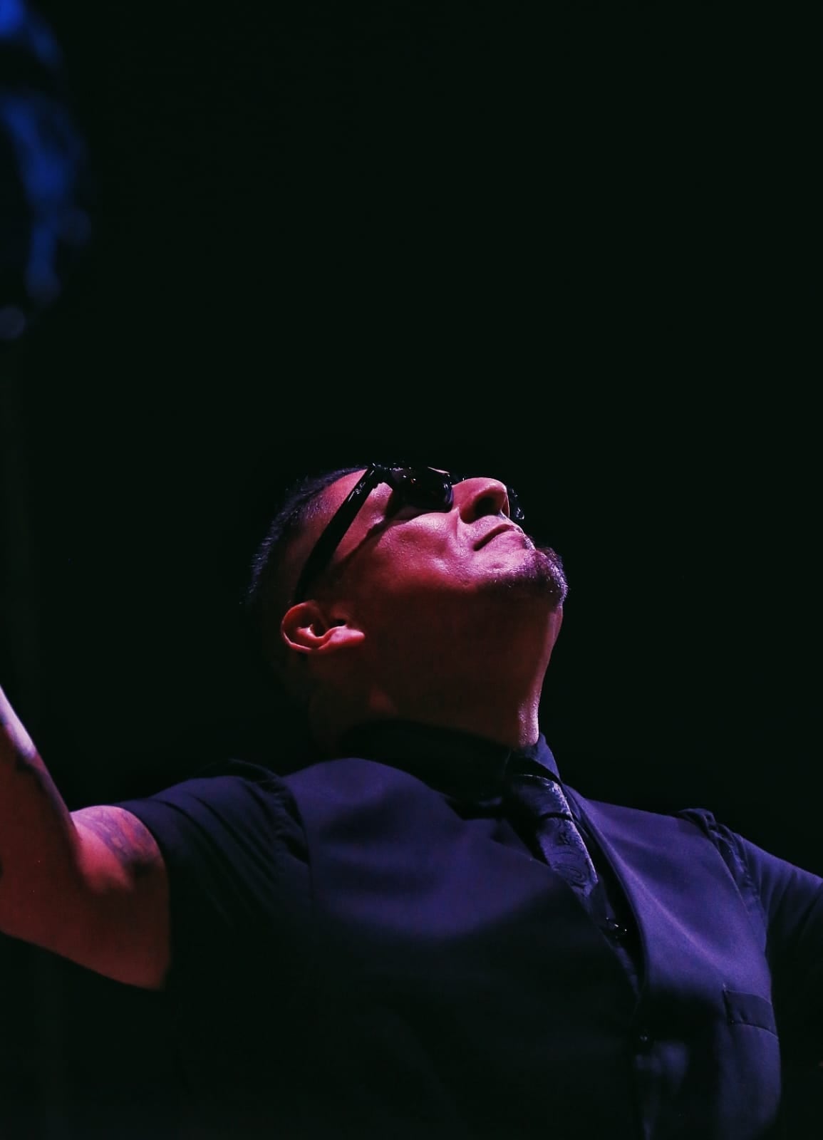 Big Javy, vocalista de Inspector, expresó su alegría por regresar a Mexicali, ciudad que considera su hogar, durante su presentación en la Isla de las Estrellas de las Fiestas del Sol 2026. Foto: Saúl Martínez.