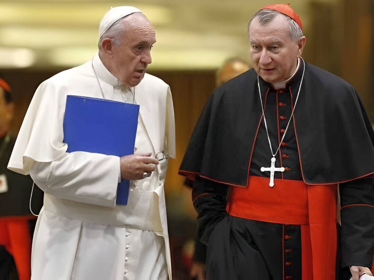 Pietro Parolin (a la izquierda del Papa Francisco) denunció "carnicería" en Gaza. | U24News