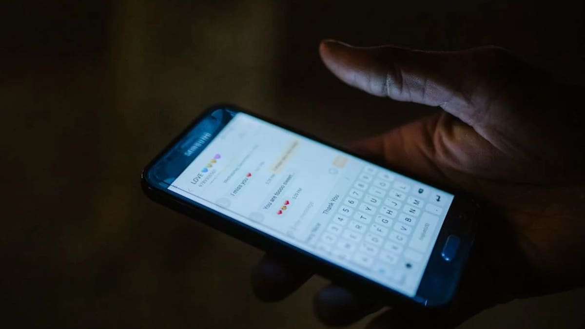 Los defraudadores implementaron desde finales de 2025 un envío masivo de mensajes alarmantes a través de SMS y WhatsApp| Foto: pexels