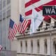 Wall Street registra leves avances a pesar de débiles resultados trimestrales de Tesla e IBM, mientras inversionistas permanecen atentos a tensiones comerciales entre Estados Unidos y China y al impacto del “shutdown” federal que entra en su día 22