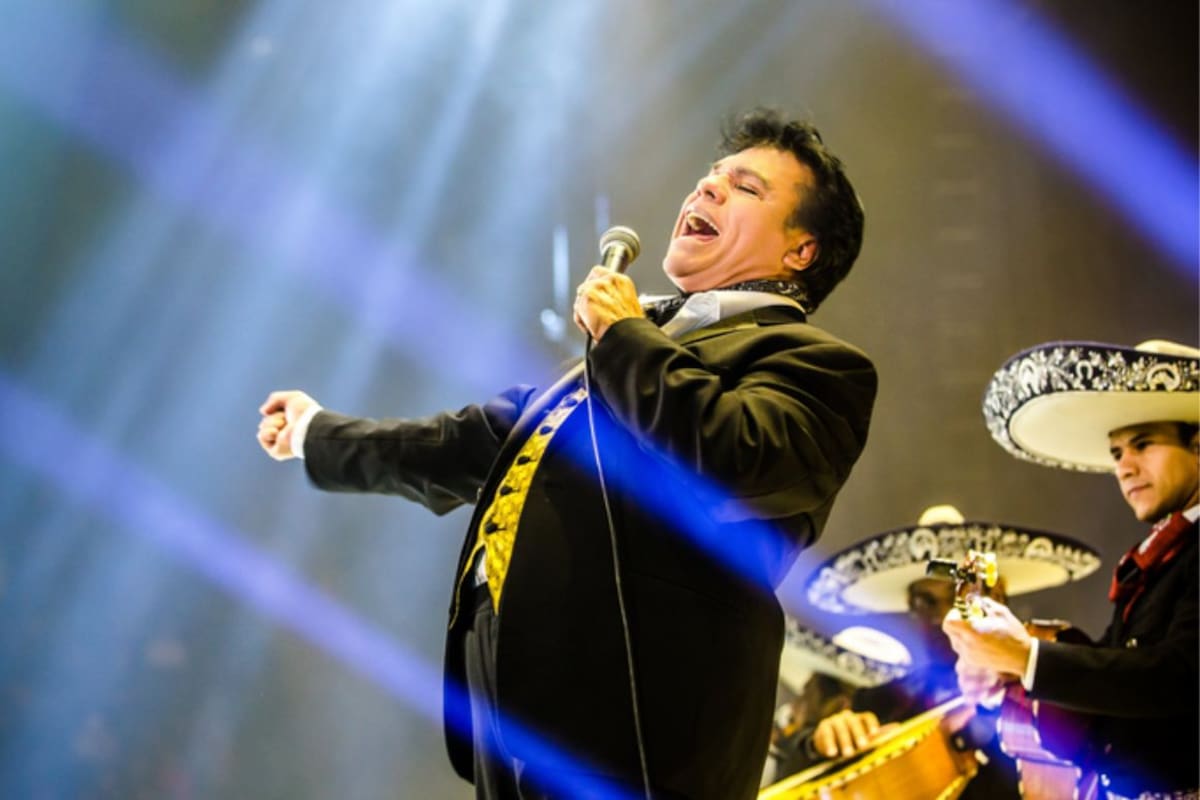 ¿Por qué los aficionados usan “Hasta que te conocí” de Juan Gabriel para alentar a la Selección Mexicana y cómo surgió esta tradición rumbo al Mundial 2026?