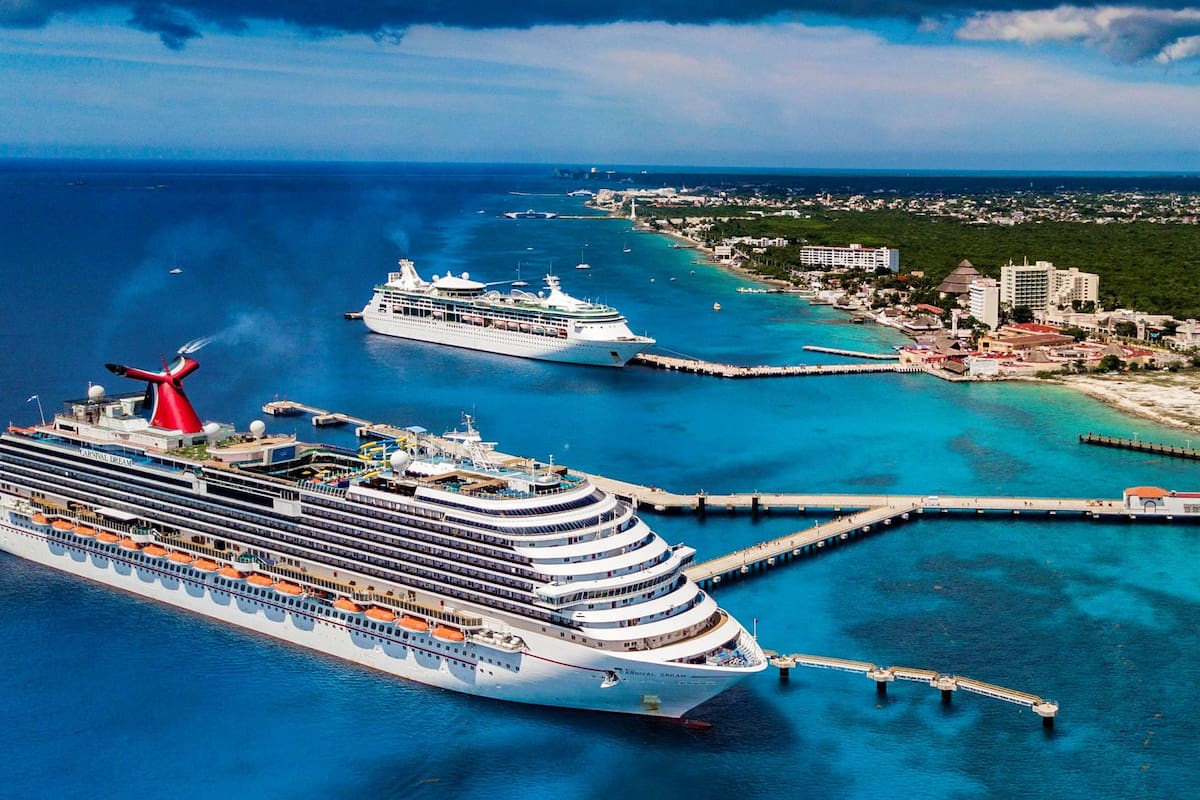 Impuesto a turistas de cruceros genera intenso debate entre industria turística, empresarios y Gobierno