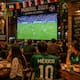 Mundial 2026: Transmitir partidos en tu negocio sin licencia puede costarte hasta 29.3 millones de pesos y el cierre temporal