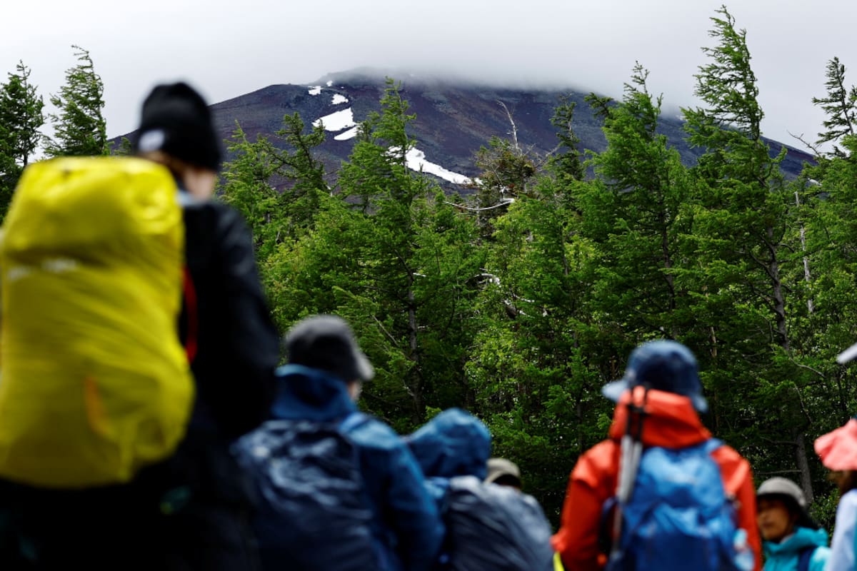 Japón cobrará a quienes necesiten un rescate en helicóptero por subir al Monte Fuji fuera de temporada sin respetar las recomendaciones de las autoridades, una medida que Yamanashi prevé aplicar desde septiembre de 2027