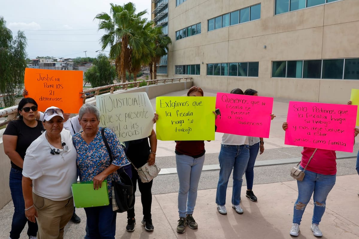 Familias de 21 detenidos en fiesta de Mexicali exigen a Fiscalía completar audiencias