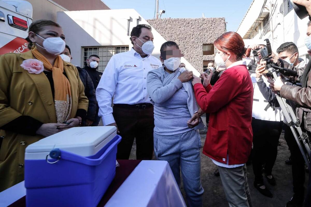 Aplican refuerzo contra el Covid-19 a presos de BC
