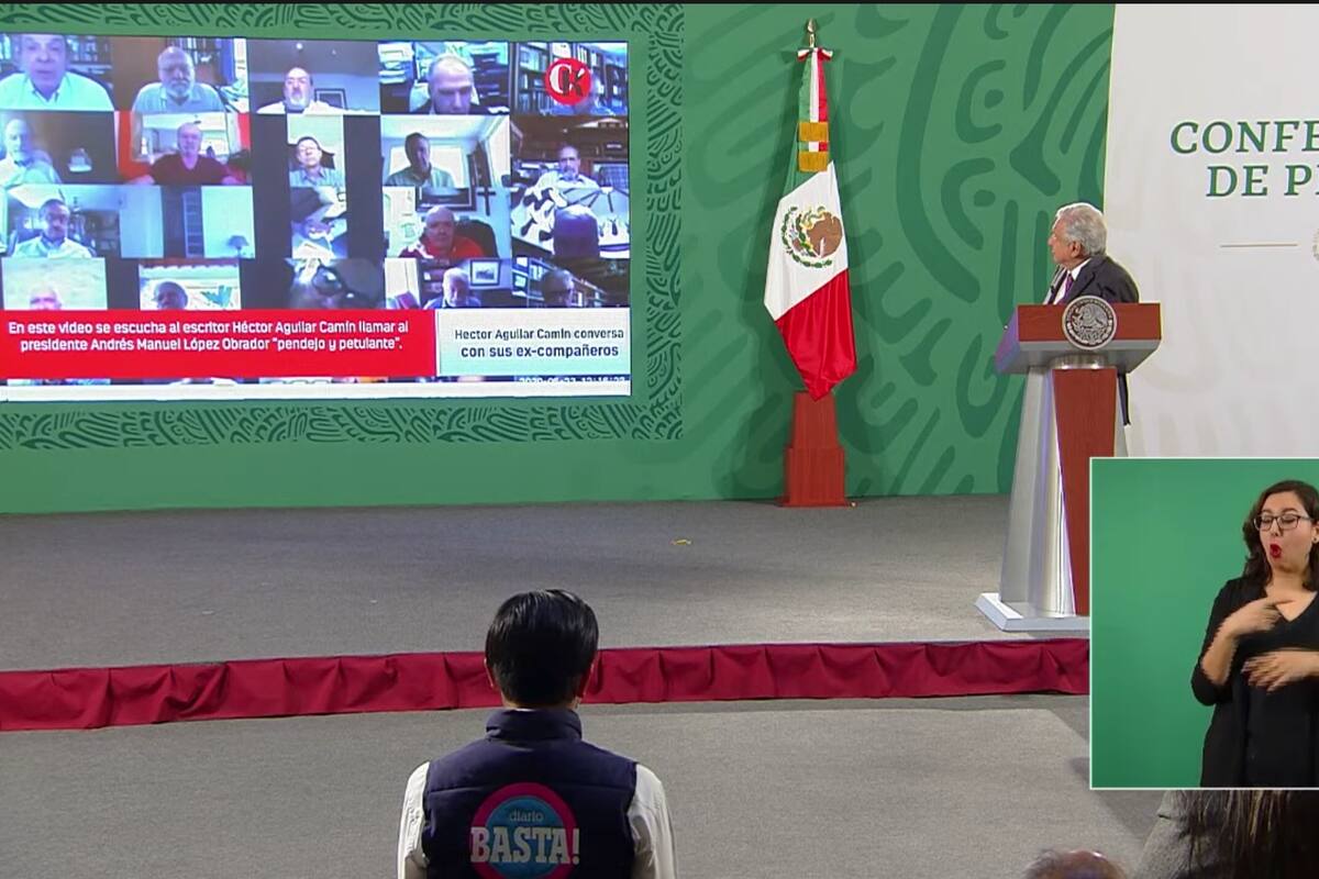 VIDEO: AMLO exhibe insultos de Héctor Aguilar Camín y le dice que entienda que se acabó la “robadera”