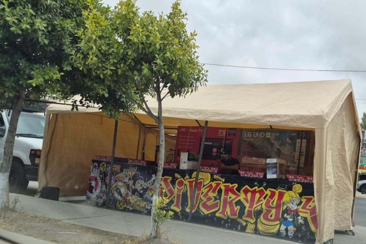 Operan puestos de juegos de azar en centro comercial de Rosarito pese a prohibición