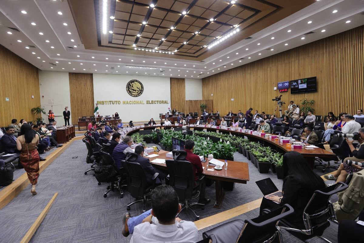Intercambian acusaciones representantes de partidos políticos en sesión de INE